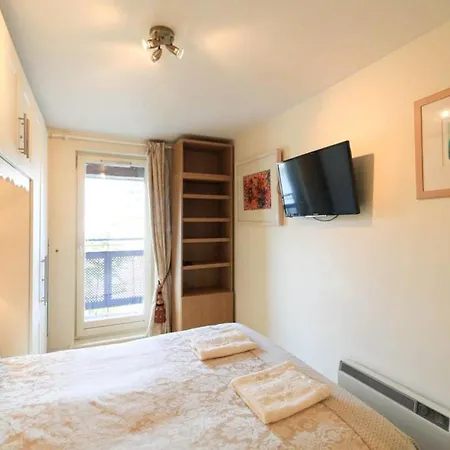 Comfy Silicon Docks Apt With A View On Waterfront Διαμέρισμα *